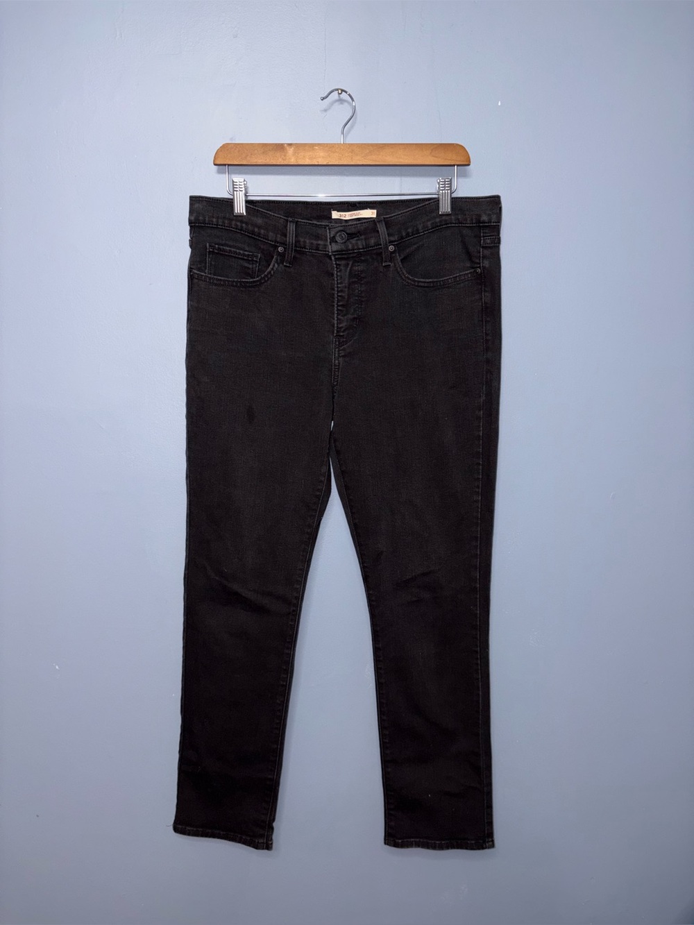 Levi’s | Black 312 Slim Jeans | Size 31